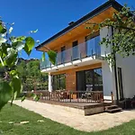 Ma-bebe Summer Playhouse - Jacuzzi, Sauna, Playground, And Woods --- 1 Or 2 Families Welcomed --- Nb-events And Outside Guests Are Not Allowed Pancharevo