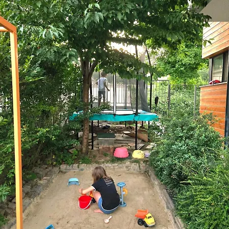Casa vacanze Ma-bebe Summer Playhouse - Jacuzzi, Sauna, Playground, And Woods --- 1 Or 2 Families Welcomed --- Nb-events And Outside Guests Are Not Allowed *