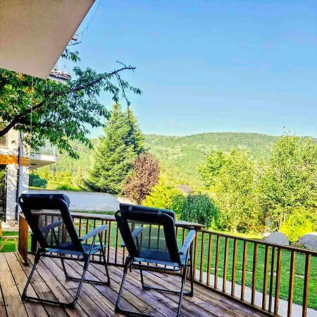 Casa vacanze Ma-bebe Summer Playhouse - Jacuzzi, Sauna, Playground, And Woods --- 1 Or 2 Families Welcomed --- Nb-events And Outside Guests Are Not Allowed