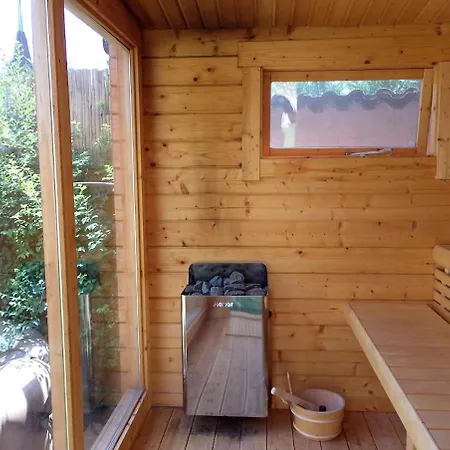 Ma-bebe Summer Playhouse - Jacuzzi, Sauna, Playground, And Woods --- 1 Or 2 Families Welcomed --- Nb-events And Outside Guests Are Not Allowed Feriehus