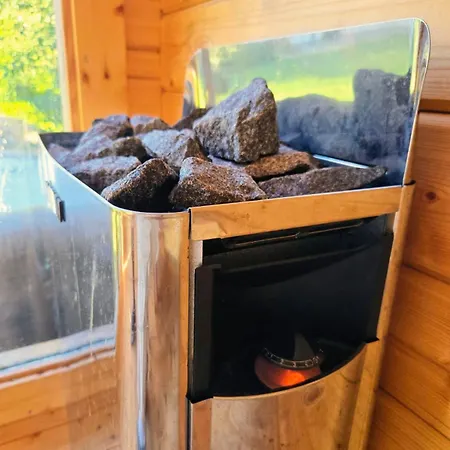 Ma-bebe Summer Playhouse - Jacuzzi, Sauna, Playground, And Woods --- 1 Or 2 Families Welcomed --- Nb-events And Outside Guests Are Not Allowed Feriehus