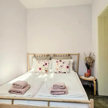 Ma-bebe Summer Playhouse - Jacuzzi, Sauna, Playground, And Woods --- 1 Or 2 Families Welcomed --- Nb-events And Outside Guests Are Not Allowed Feriehus Pancharevo